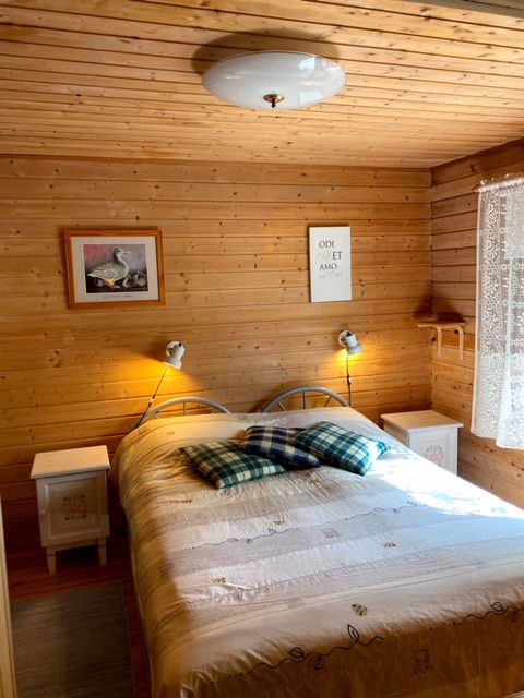 Niemikotkan Ilves -mökissä on yksi ovellinen makuuhuone sekä parvella nukkumistilat kahdelle